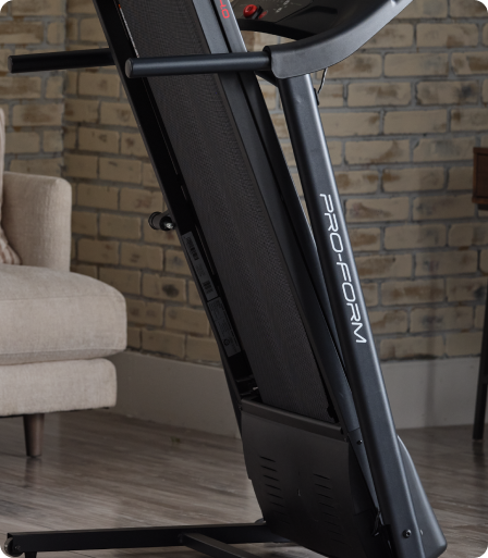 Imagem da Esteira ProForm Cadence 4.0 inclinada.